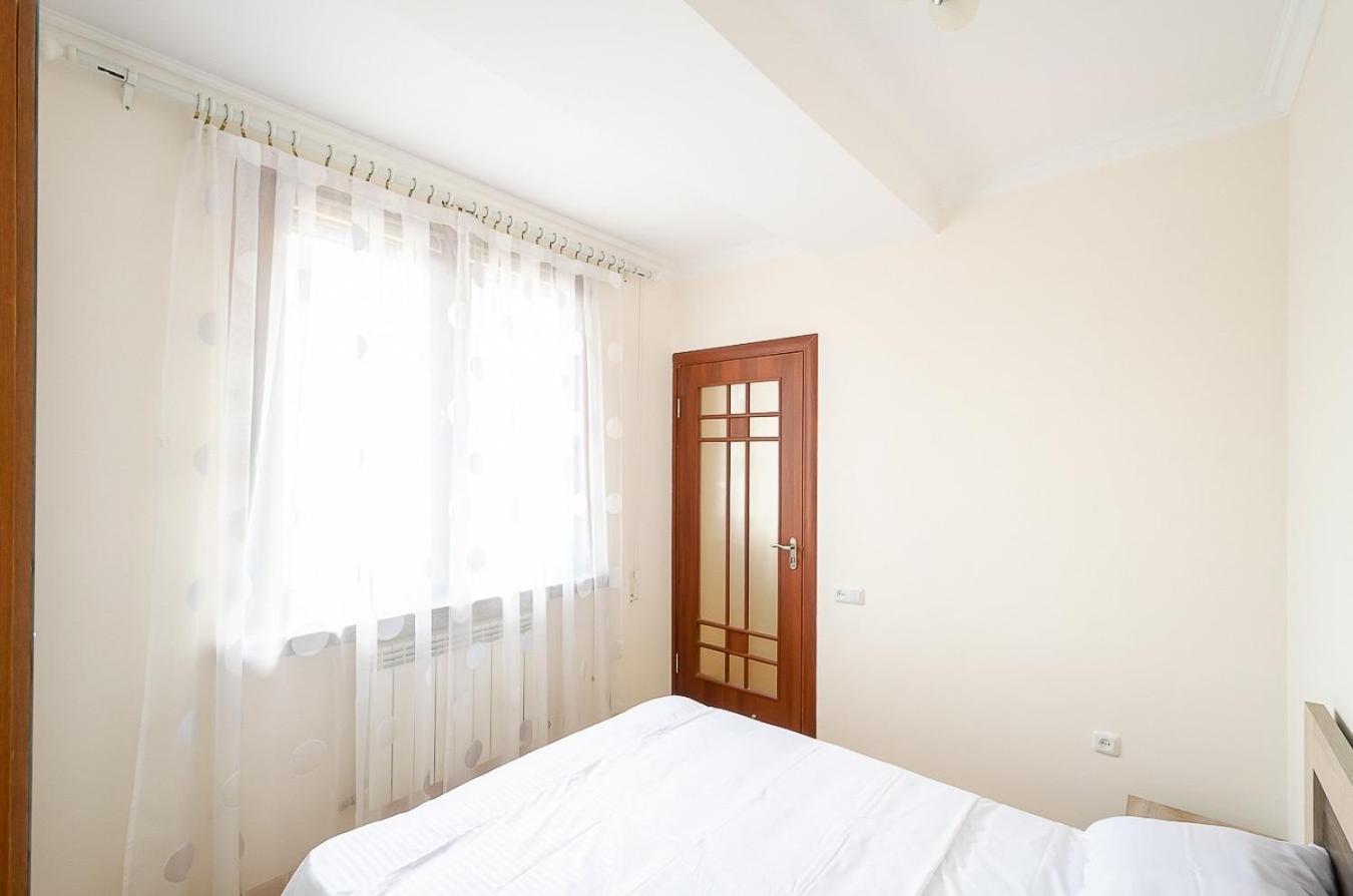 Excellent Apartment In The Center Of The Capital.Amiryan Yerevan Exterior photo